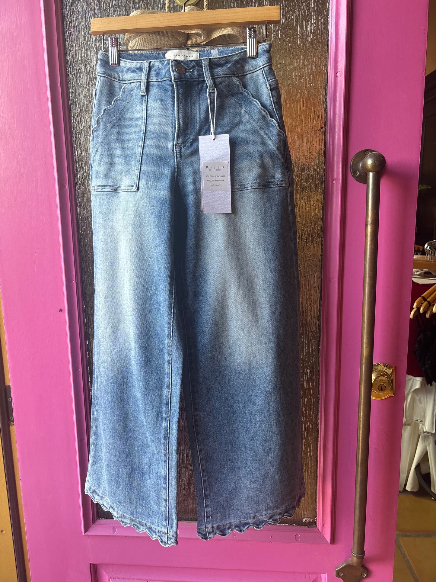 Scallop Patch Pocket Risen Jeans