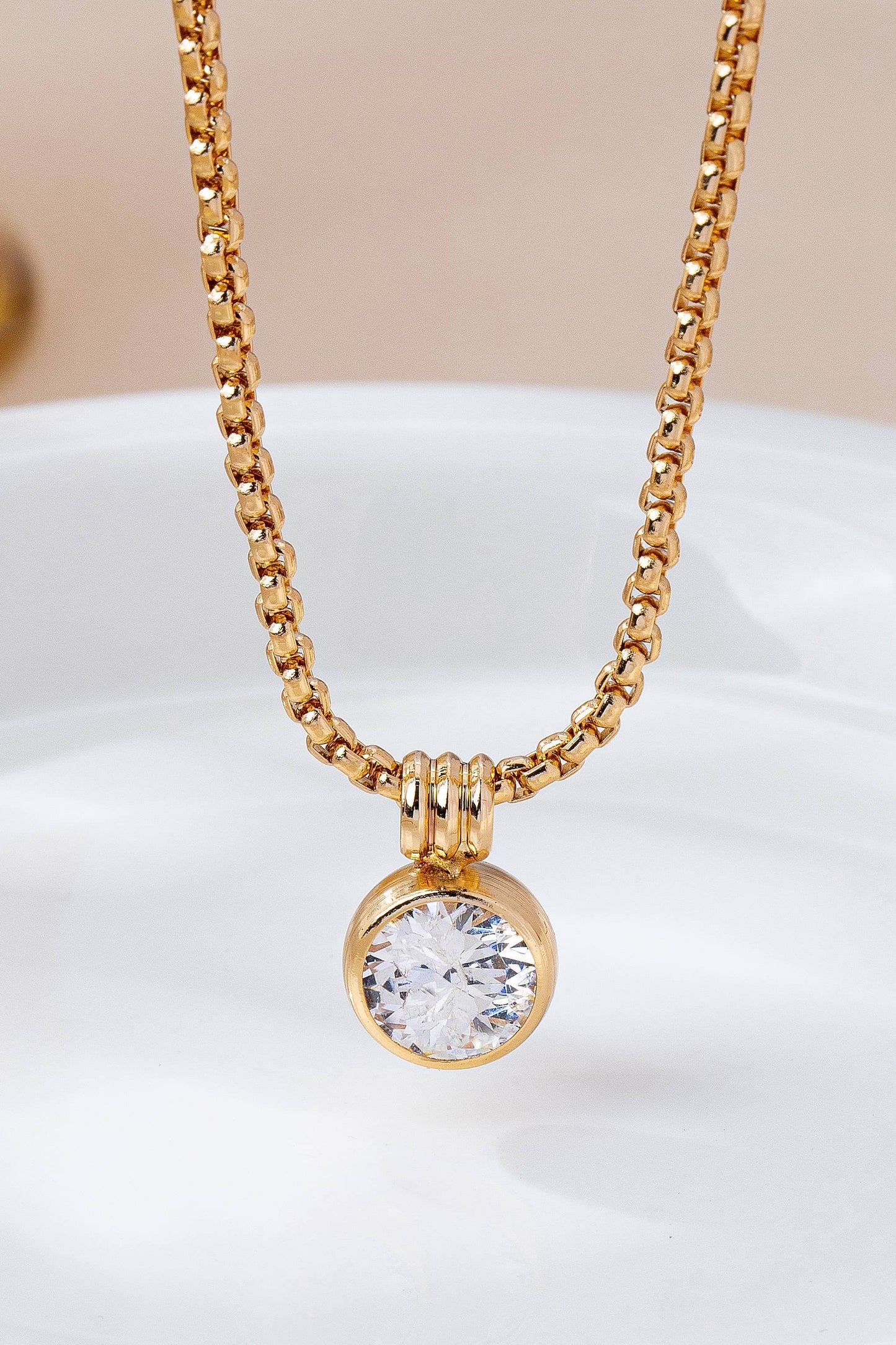 JOSSLYN by wall to wall - ROUND ZIRCON PENDANT NECKLACE | 80N92678