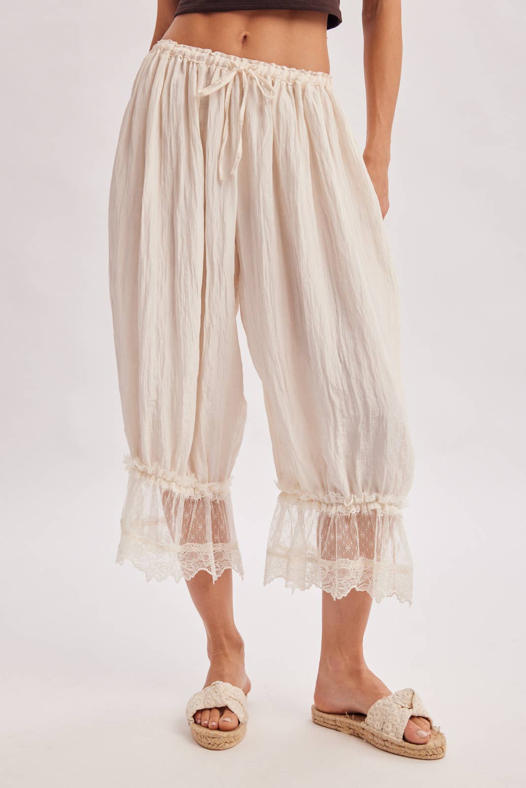 Bluivy - LACE TRIMMED MIDI BLOOMER PANTS