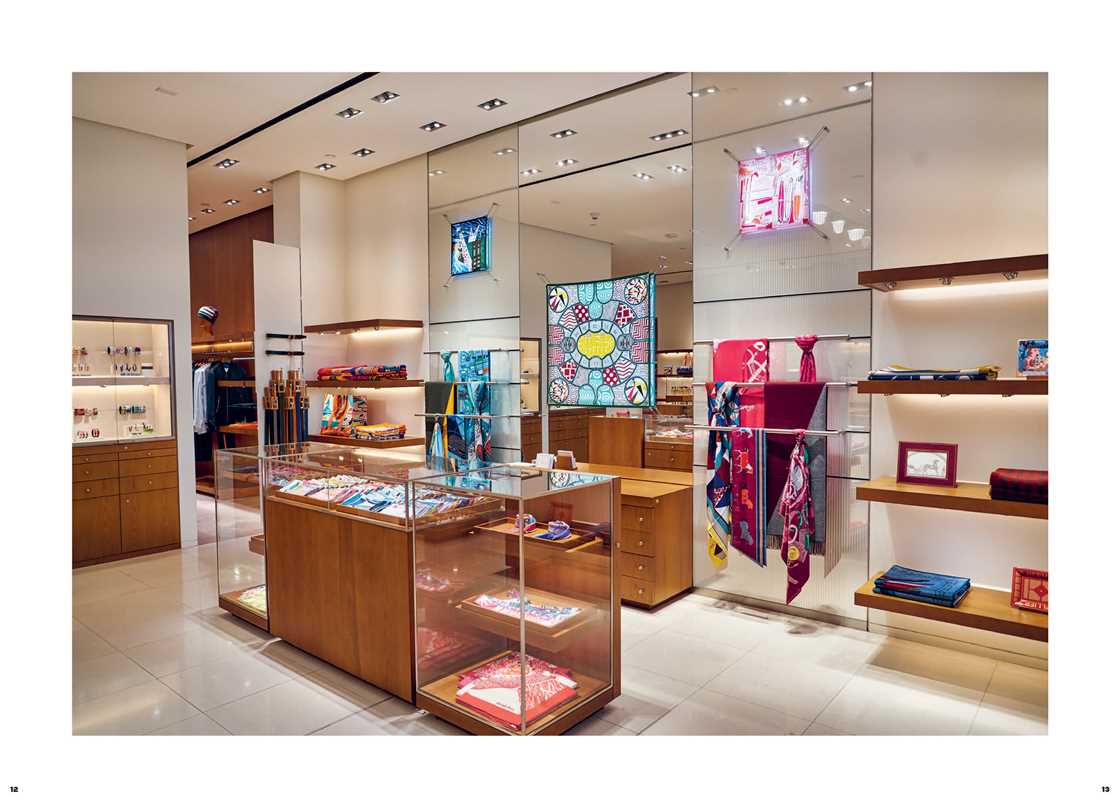 Simon & Schuster - Essence of Hermès by Kelly  Reising
