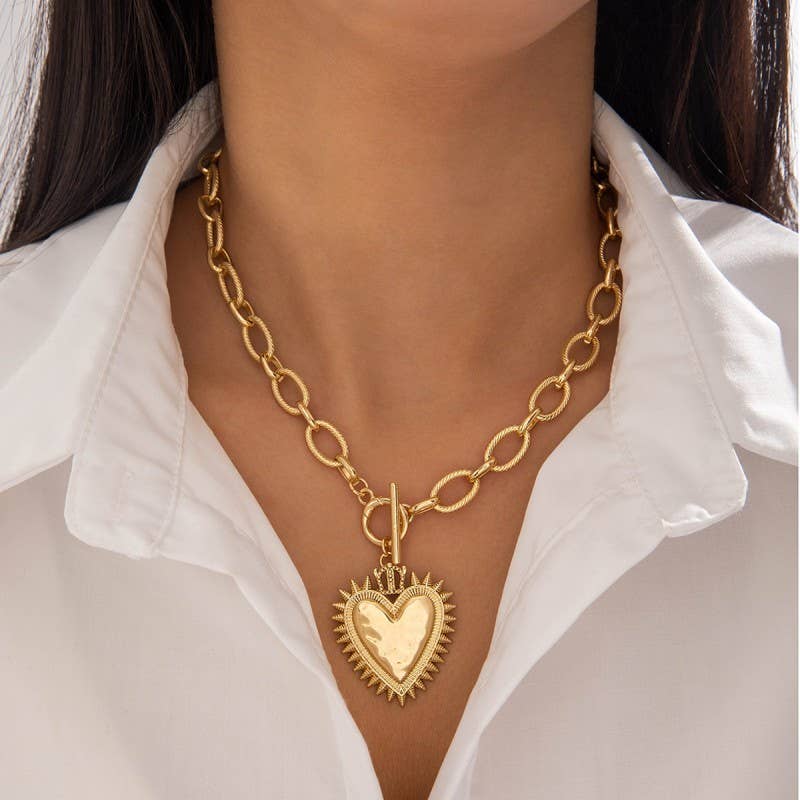 JOSSLYN by wall to wall - SPIKED HEART CHUNKY CHAIN TOGGLE NECKLACE | 40NK9575
