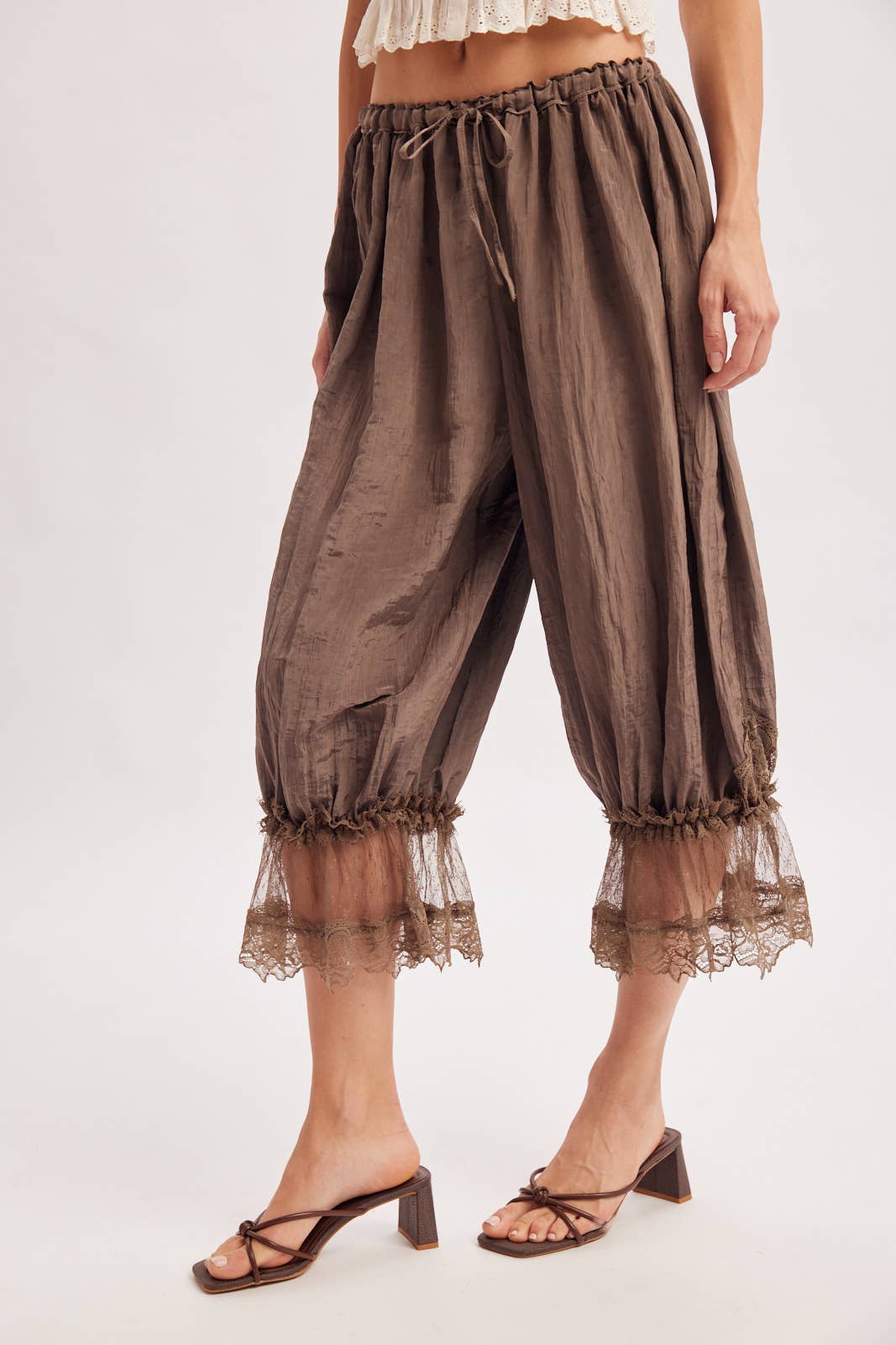 Bluivy - LACE TRIMMED MIDI BLOOMER PANTS