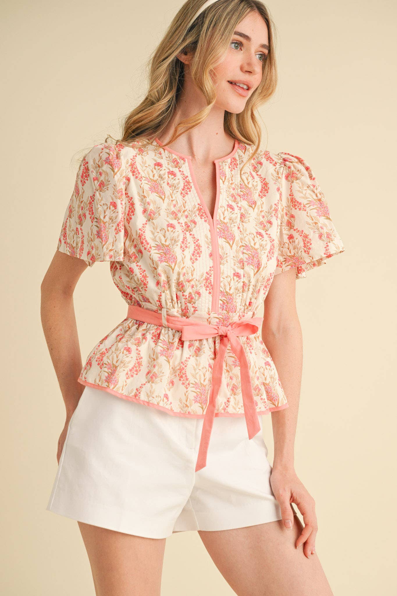 &MERCI - BELTED WAIST PEPLUM FLORAL TOP MTP4000: Blue Multi Floral / L