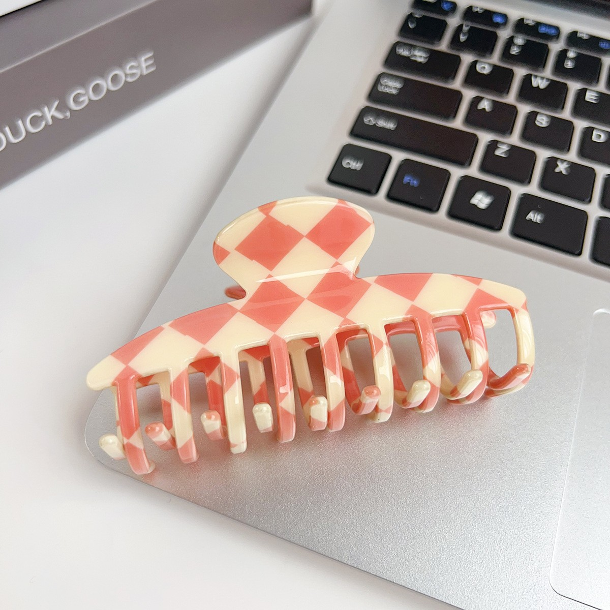 ACCITY - Checkerboard Hair Claw – Candy Color Acetate Look_CWMM10084