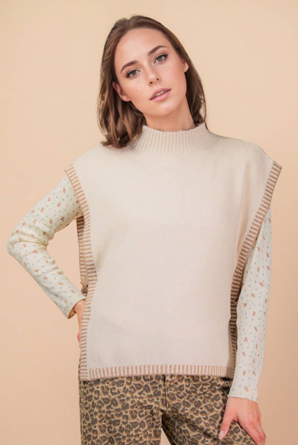 VERY J - 12W3547N-Side Tie Detail Knit Sweater Vest Top