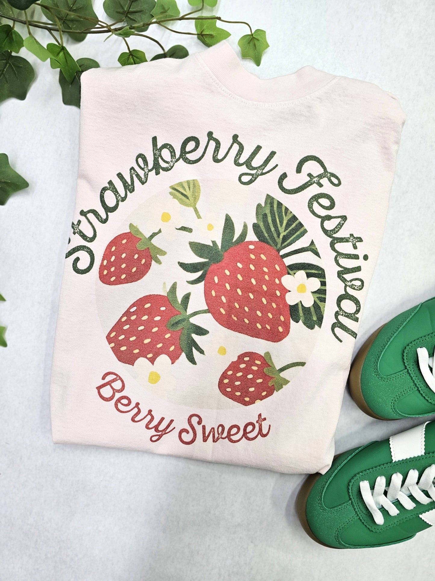 Cotton Muse - STRAWBERRY FESTIVAL GRAPHIC TEE