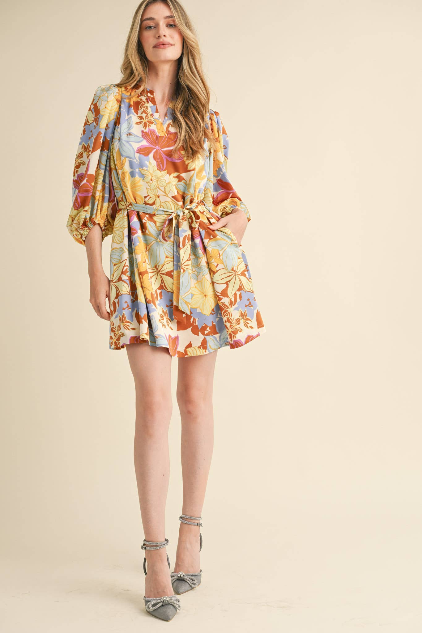&MERCI - EXCLUSIVE PRINT PUFF SLEEVE TYING WAIST MINI DRESS MDR3353: Cream Multi Floral / M