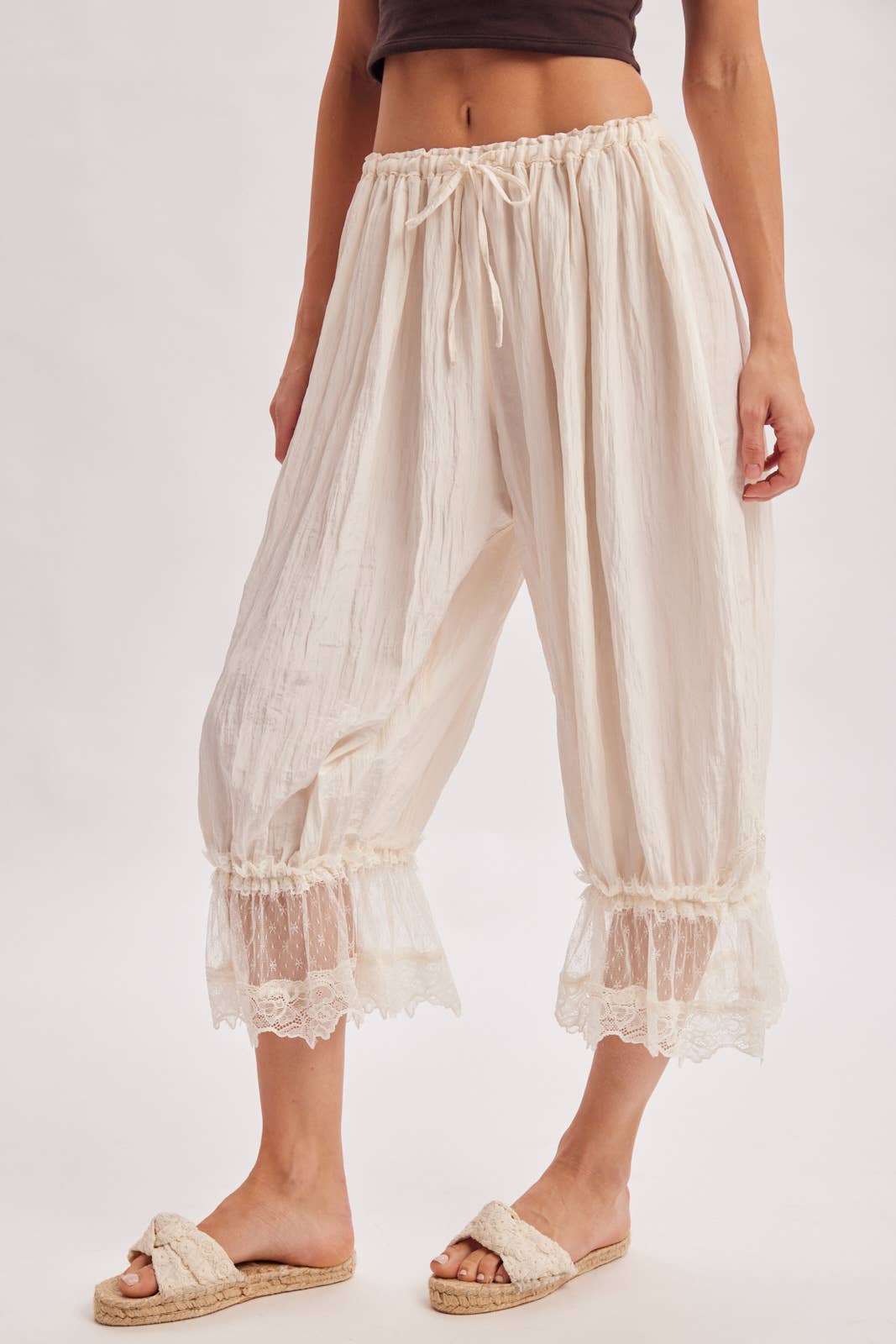Bluivy - LACE TRIMMED MIDI BLOOMER PANTS