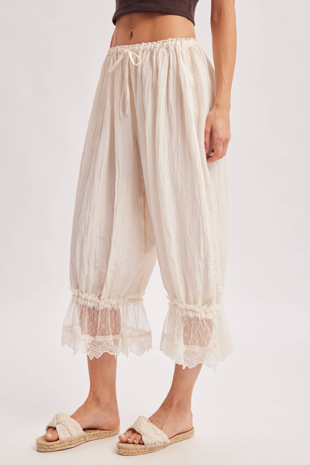 Bluivy - LACE TRIMMED MIDI BLOOMER PANTS
