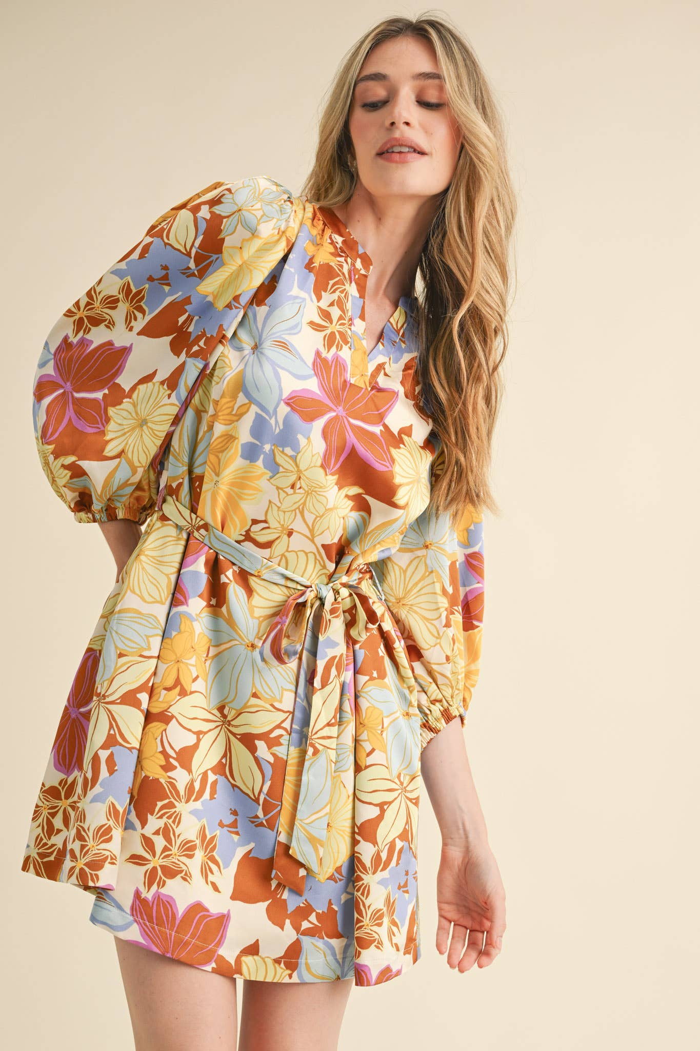 &MERCI - EXCLUSIVE PRINT PUFF SLEEVE TYING WAIST MINI DRESS MDR3353: Cream Multi Floral / M