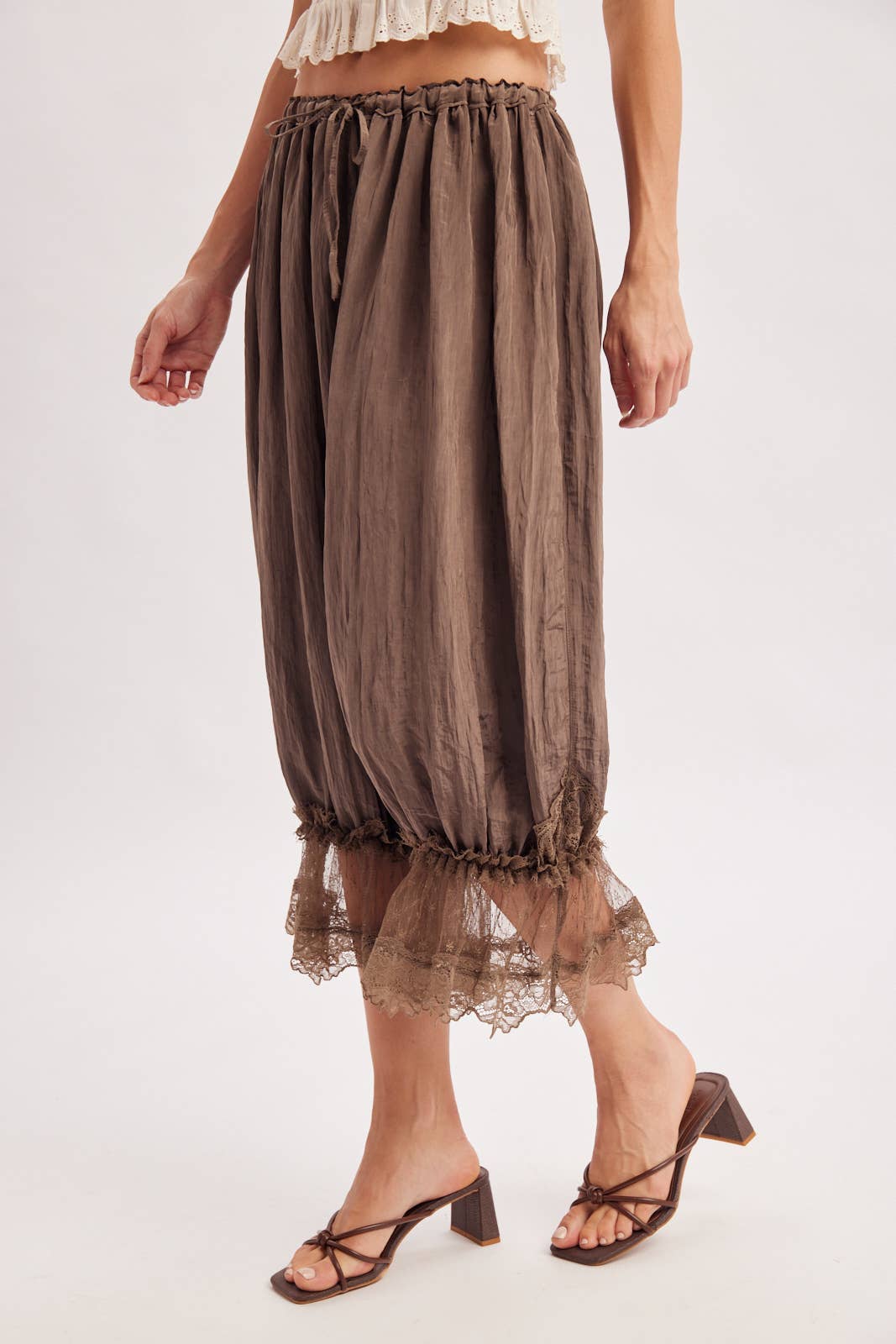Bluivy - LACE TRIMMED MIDI BLOOMER PANTS