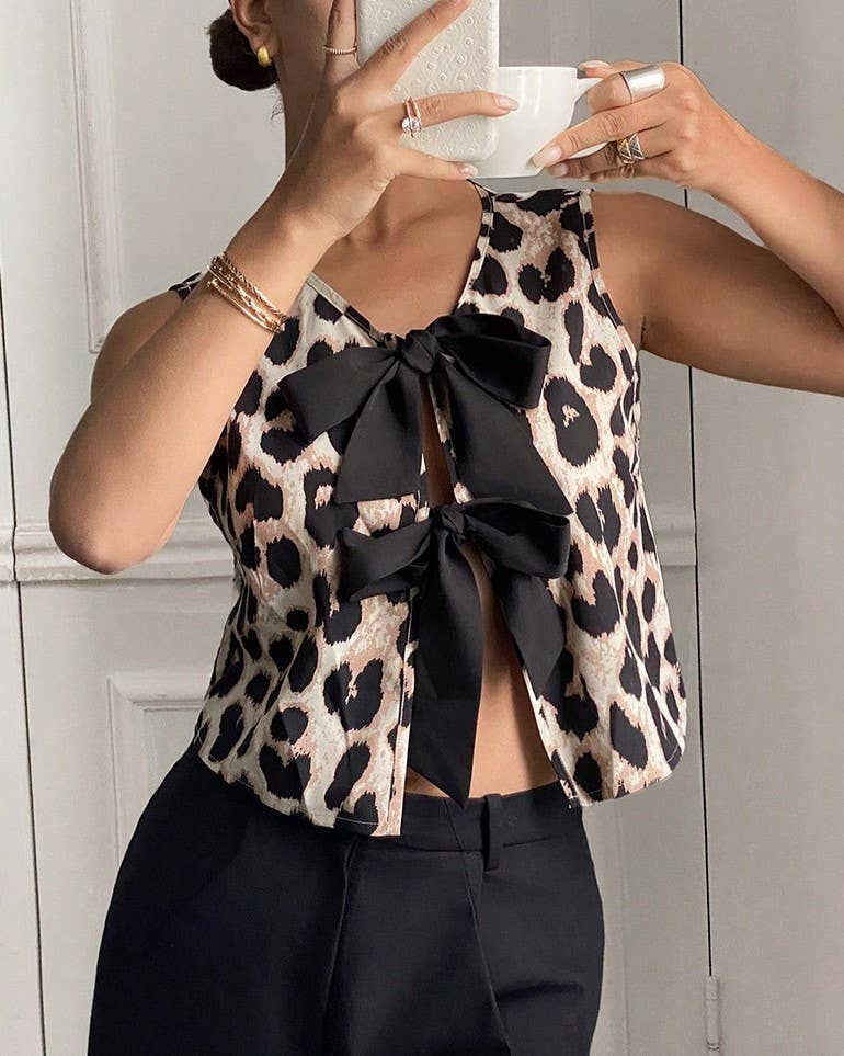 Trendy & Chic Front Bow Leopard Print Crop Top: Leopard / S