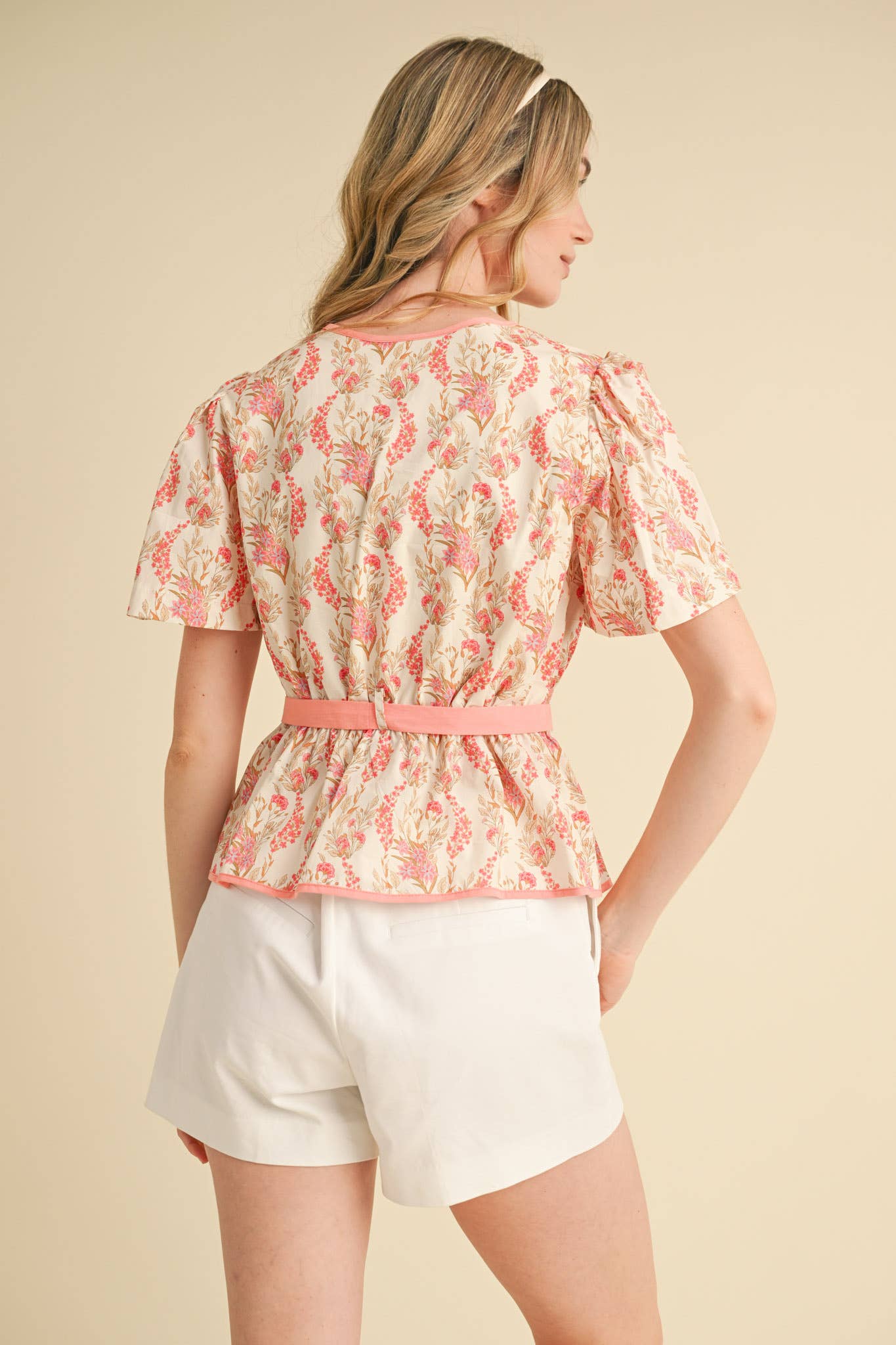 &MERCI - BELTED WAIST PEPLUM FLORAL TOP MTP4000: Blue Multi Floral / L
