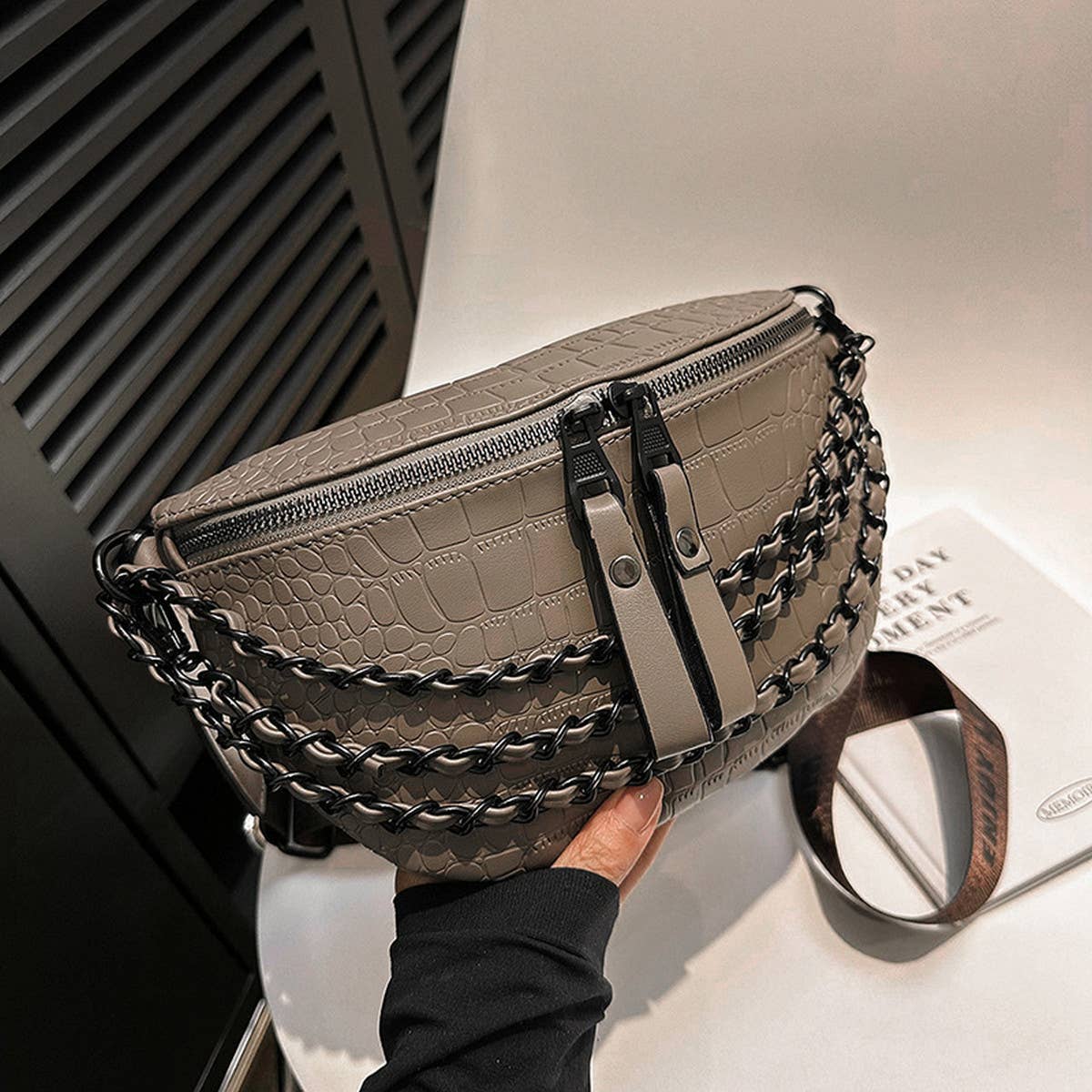 ACCITY - VERSATILE CHAIN FASHION CHEST BAG_CWAB2085