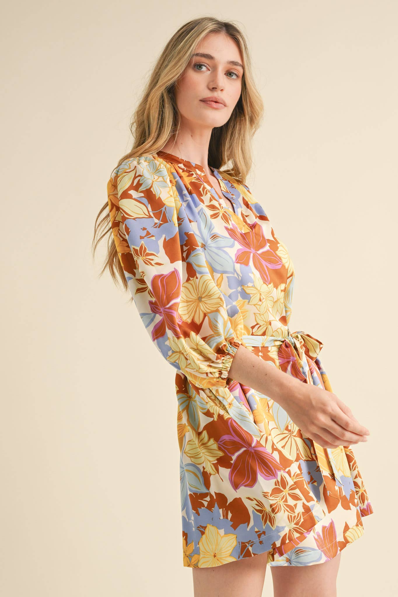&MERCI - EXCLUSIVE PRINT PUFF SLEEVE TYING WAIST MINI DRESS MDR3353: Cream Multi Floral / M