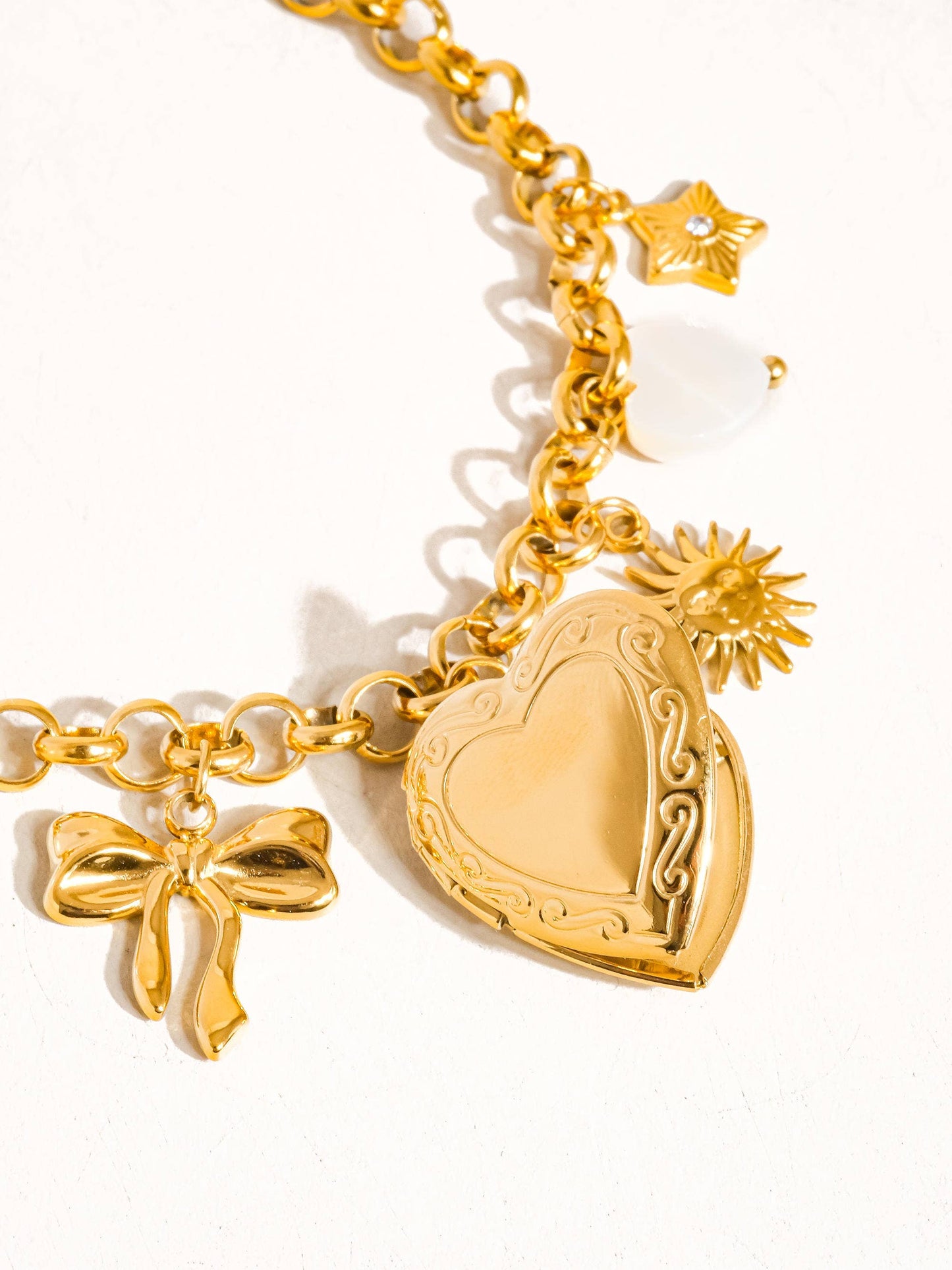 Flânerie by MAIQ - Eydn 18K Non-Tarnish Heart Locket Charm Bracelet
