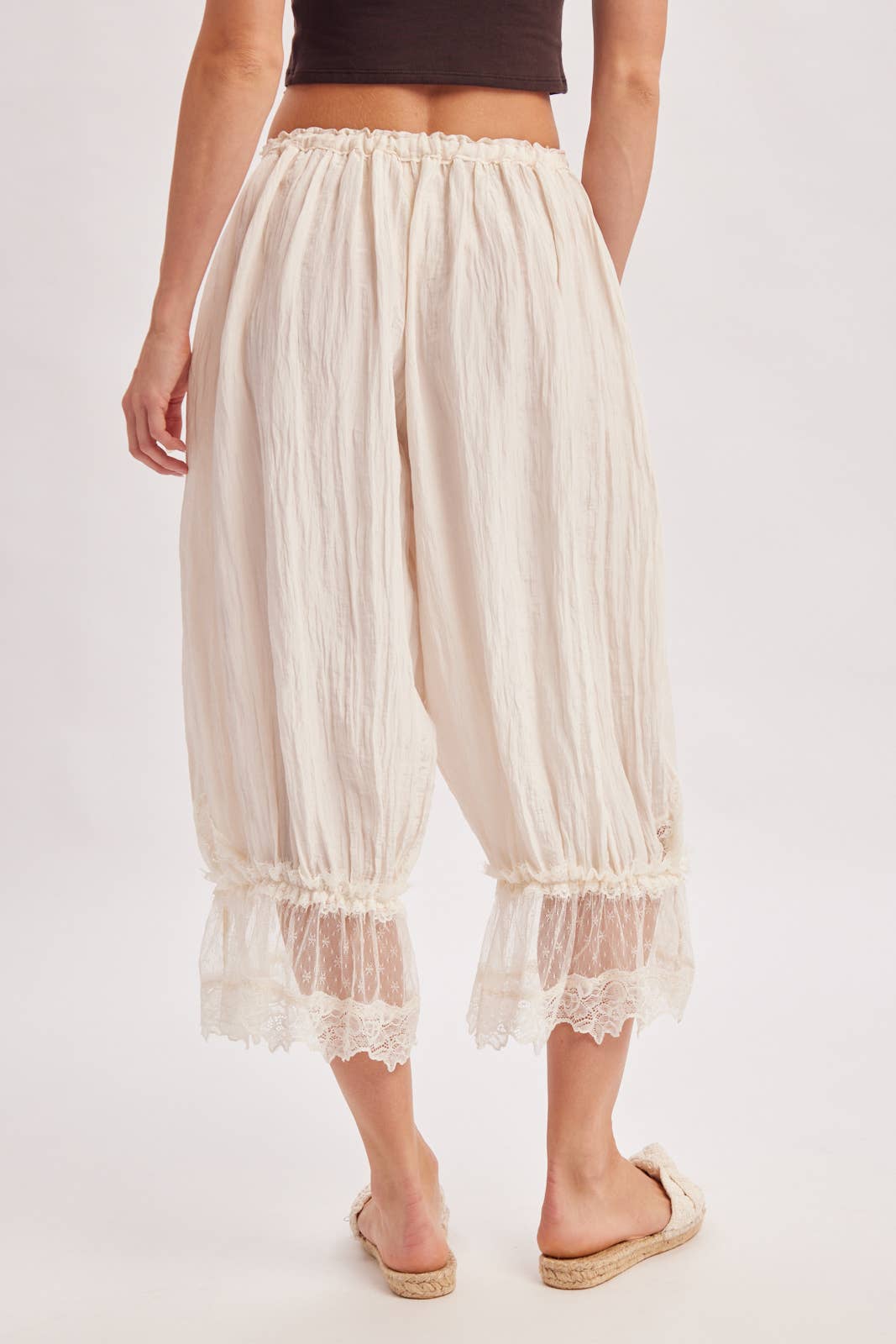 Bluivy - LACE TRIMMED MIDI BLOOMER PANTS