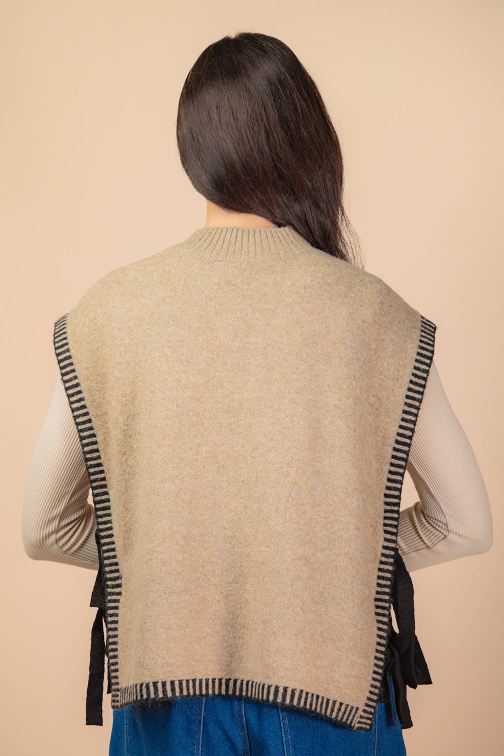 VERY J - 12W3547N-Side Tie Detail Knit Sweater Vest Top
