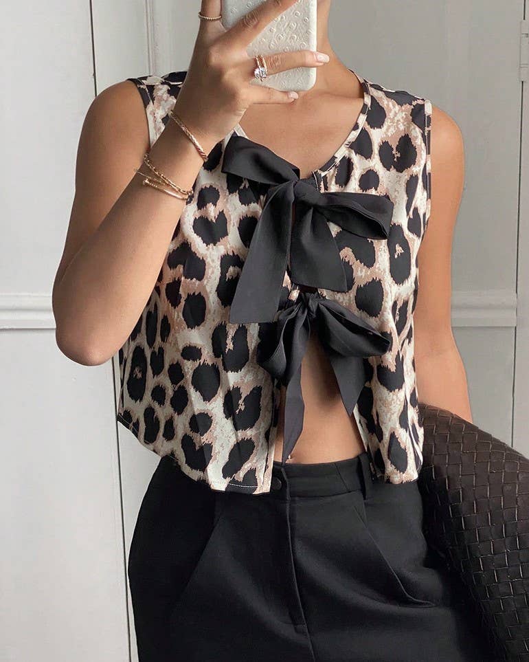 Trendy & Chic Front Bow Leopard Print Crop Top: Leopard / S