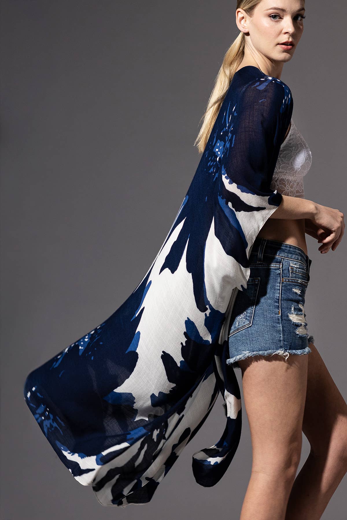 Urbanista - Sweeping Floral Kimono