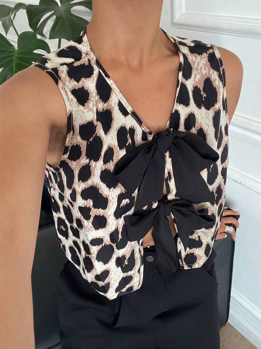 Trendy & Chic Front Bow Leopard Print Crop Top: Leopard / S