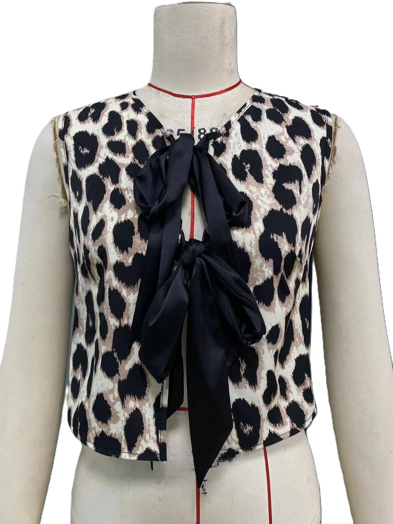 Trendy & Chic Front Bow Leopard Print Crop Top: Leopard / S