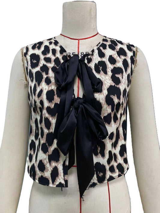 Trendy & Chic Front Bow Leopard Print Crop Top: Leopard / S