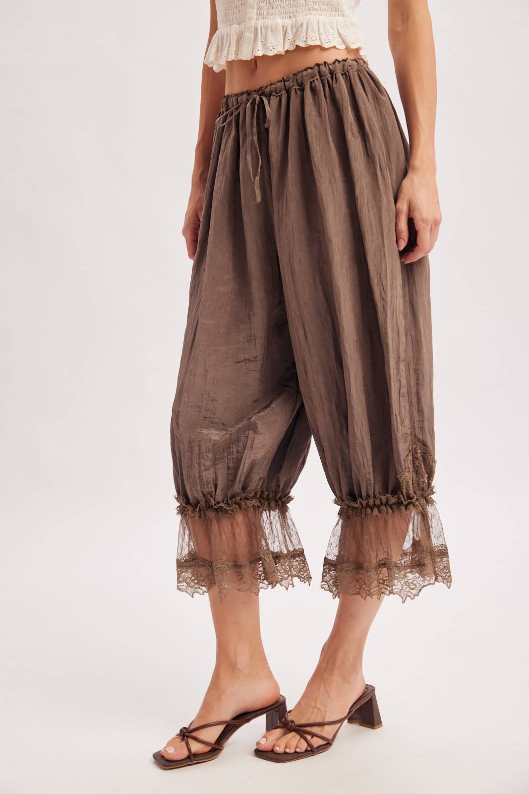 Bluivy - LACE TRIMMED MIDI BLOOMER PANTS