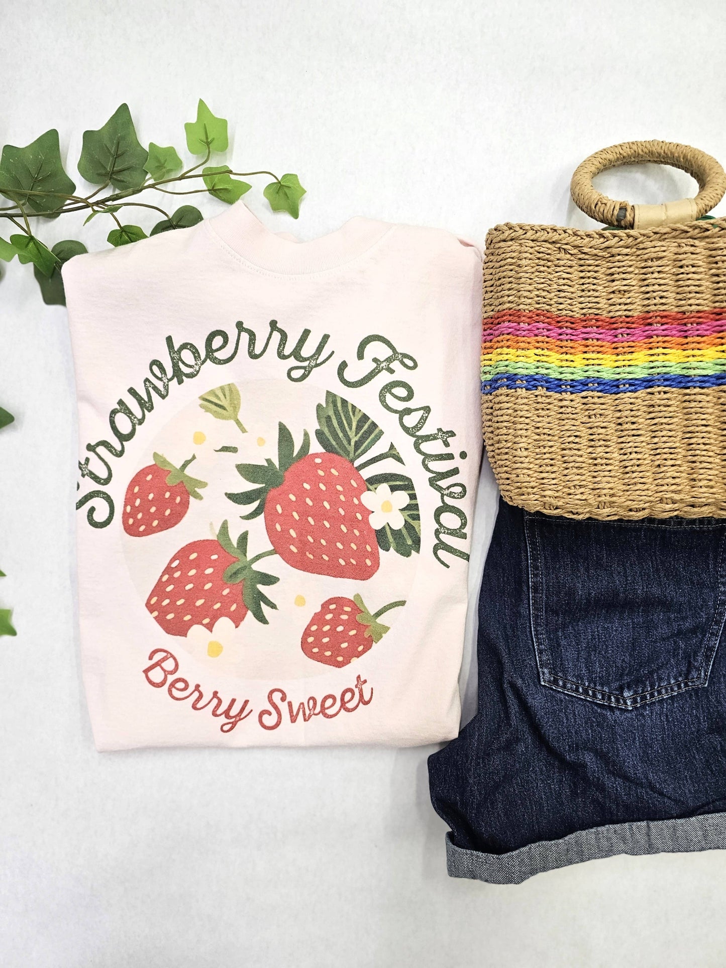 Cotton Muse - STRAWBERRY FESTIVAL GRAPHIC TEE
