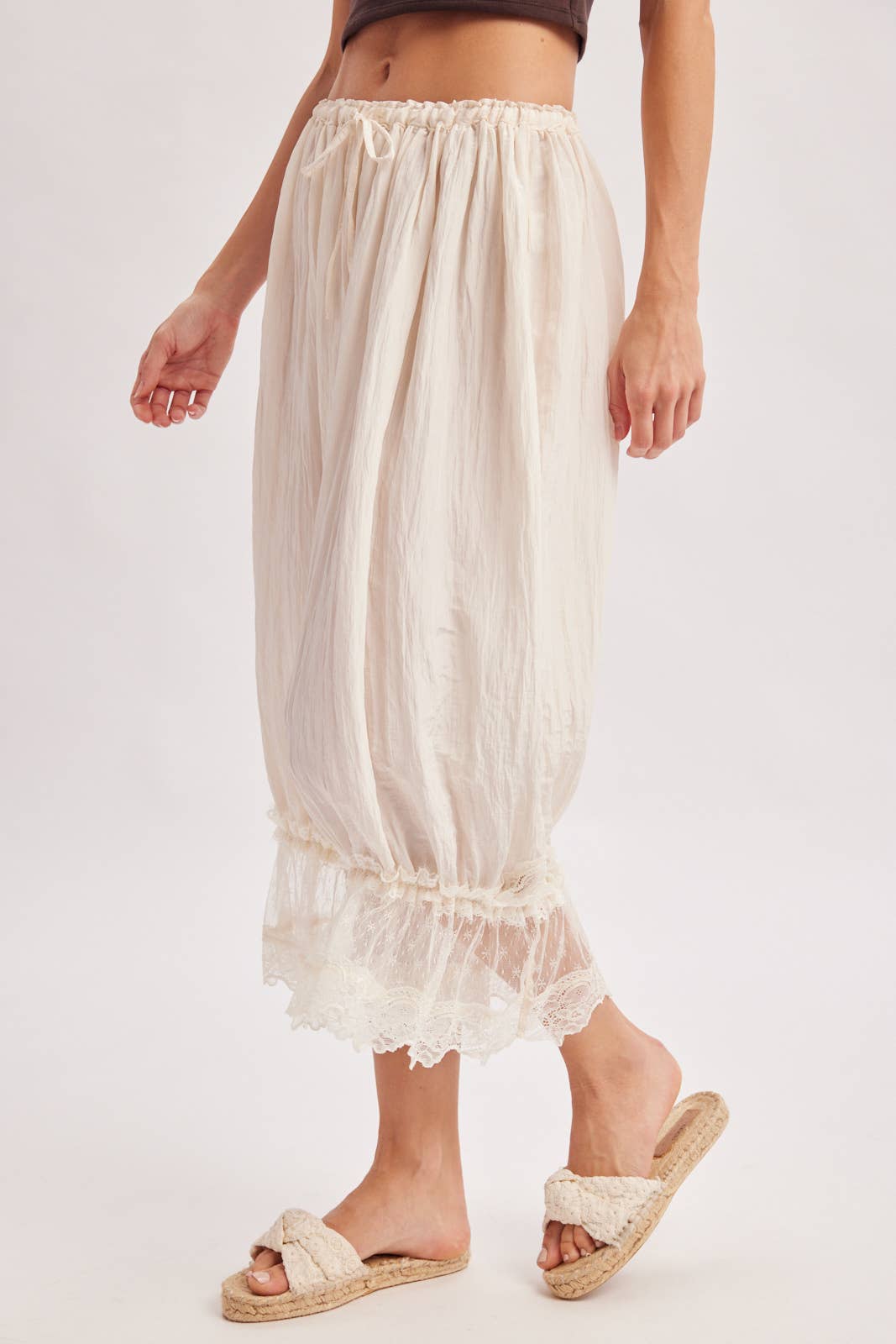 Bluivy - LACE TRIMMED MIDI BLOOMER PANTS